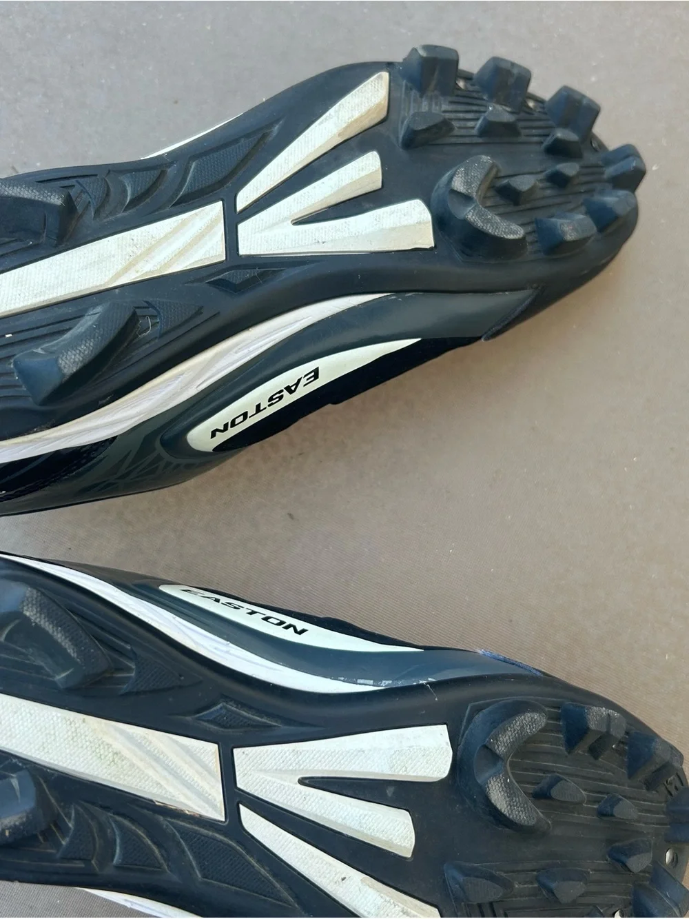 Easton Adult 360 Instinct Low Baseball Cleats Size 10